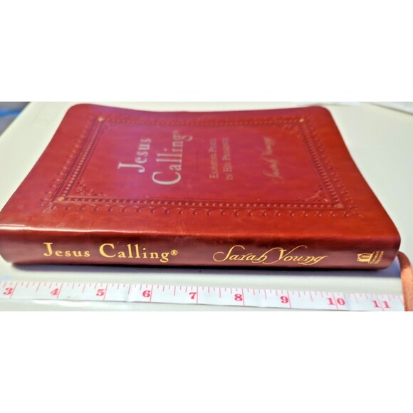 Jesus Calling Large Print Brown LeatherSoft 365 Daily Devotional Sarah Young NEW - Picture 7 of 9